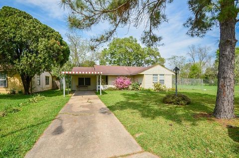 Photo of 5515 Flamingo Drive, Houston, TX 77033 (MLS # 30577659)