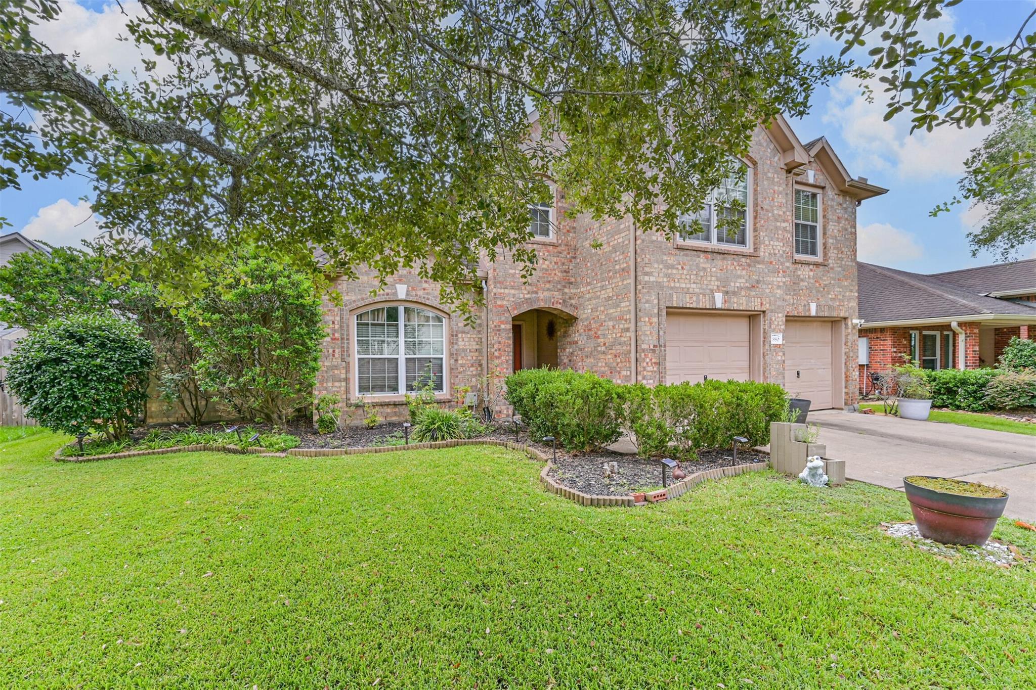 880 Shoal Pointe Lane