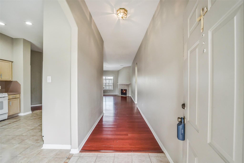 Photo of 7002 Plaza Del Sol Drive, Houston, TX 77083 (MLS # 20640288)