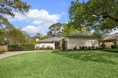 Photo of 1715 Briarpark Drive, Houston, TX 77042 (MLS # 63110737)