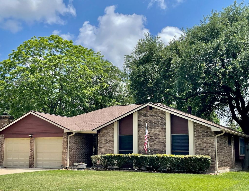 Photo of 2919 Laurelridge Drive, League City, TX 77573 (MLS # 66984710)