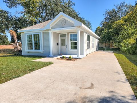 Photo of 620 W 19th Street, Port Arthur, TX 77640 (MLS # 41849393)