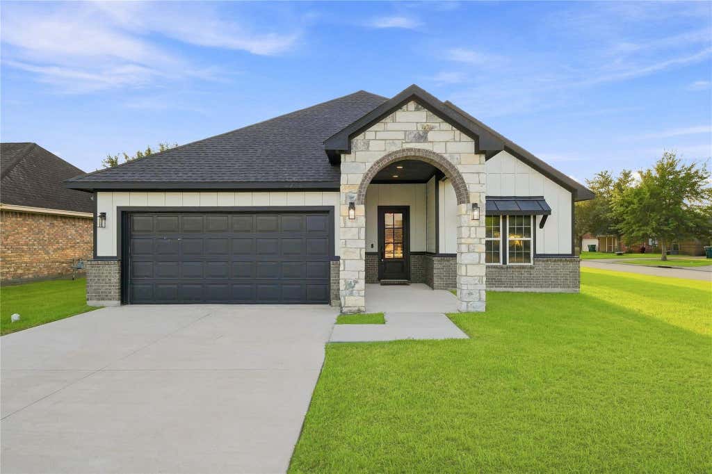 Photo of 36 Prairie Oaks Drive, La Marque, TX 77510 (MLS # 55181524)
