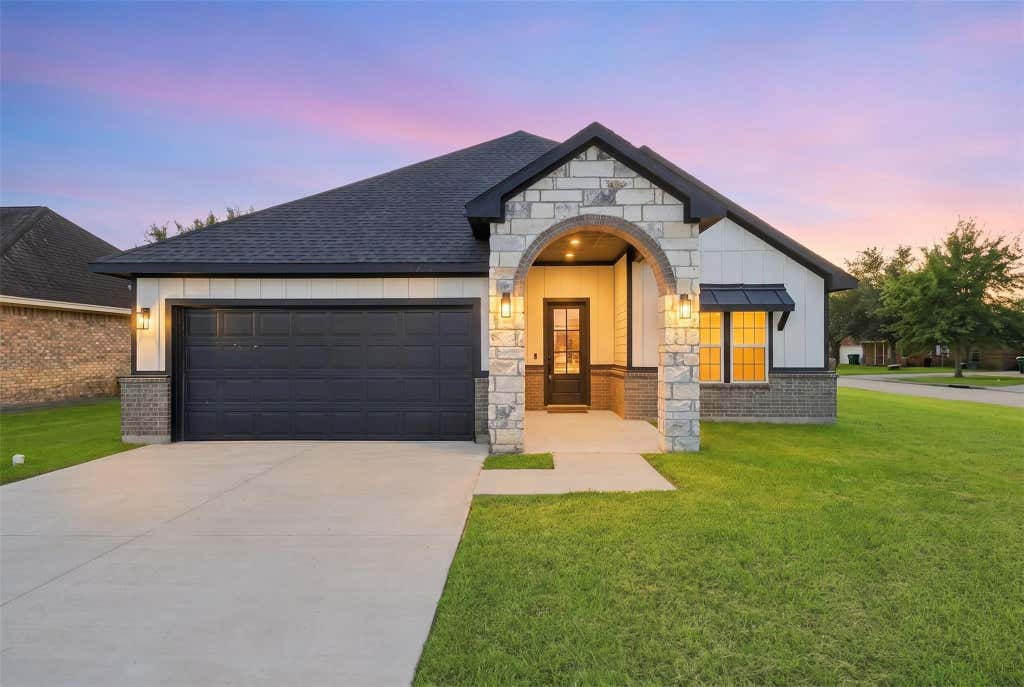 Photo of 36 Prairie Oaks Drive, La Marque, TX 77510 (MLS # 55181524)
