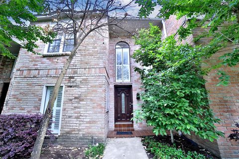 Photo of 727 Bunker Hill Road #38, Houston, TX 77024 (MLS # 17469360)