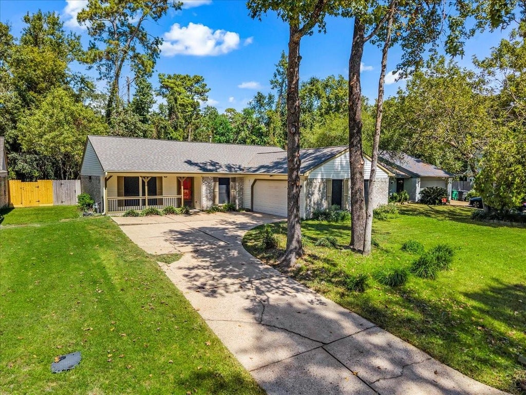 Photo of 3315 Beaver Glen Drive, Houston, TX 77339 (MLS # 80684366)