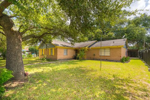 Photo of 5915 Nordling Road, Houston, TX 77076 (MLS # 96019259)
