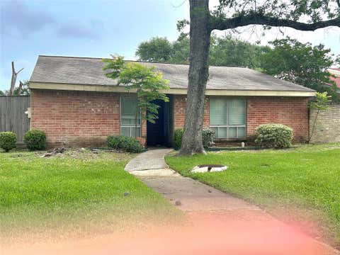 Homes For Sale - 4803 Pebble Brook Street<br/> Baytown, TX 77521