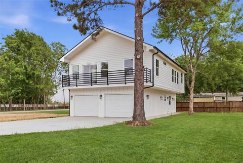 Photo of 732 Azalea St St, Prairie View, TX 77484 (MLS # 77875041)