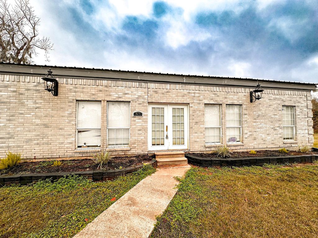 Photo of 638 Kelly Lane, Angleton, TX 77515 (MLS # 61019207)