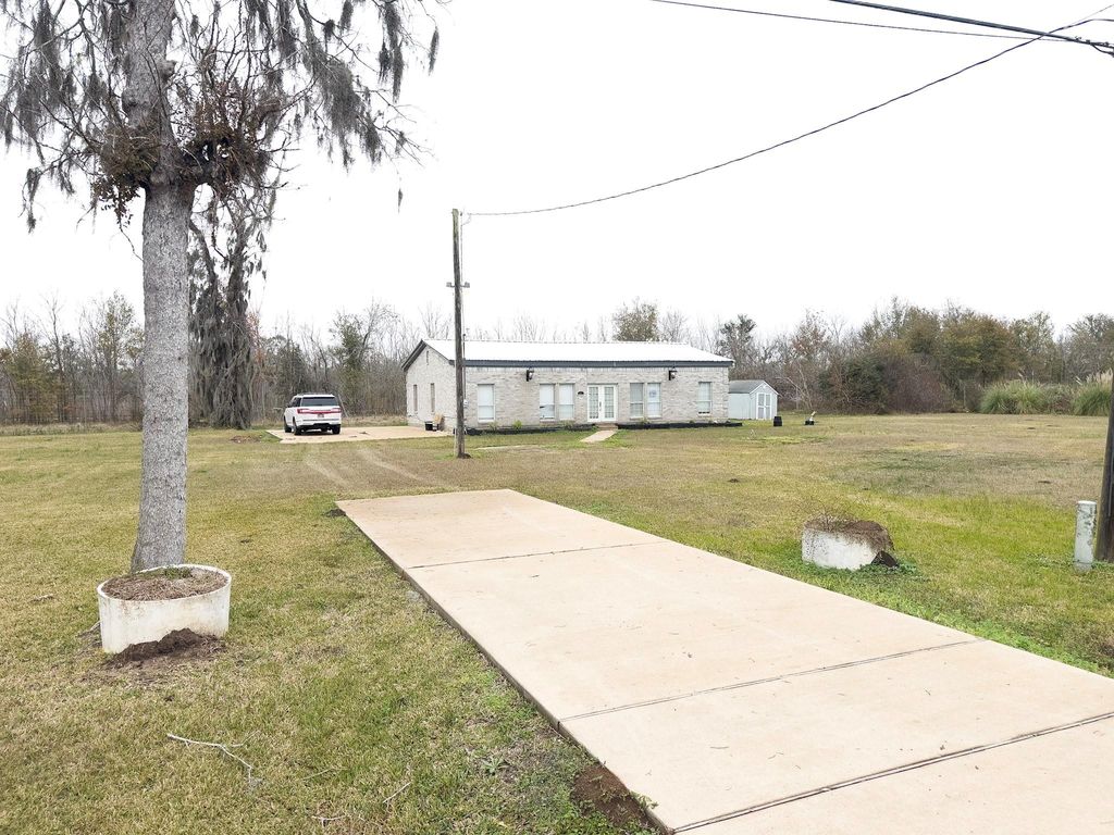 Photo of 638 Kelly Lane, Angleton, TX 77515 (MLS # 61019207)