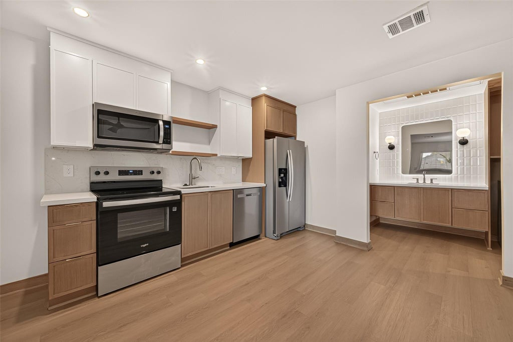 Photo of 1901 Richmond Avenue #44, Houston, TX 77098 (MLS # 29896840)