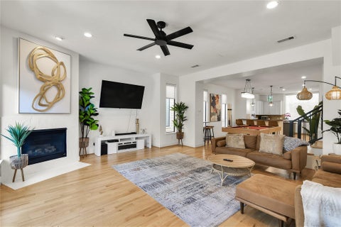 Photo of 5213 Lillian Street, Houston, TX 77007 (MLS # 43353209)