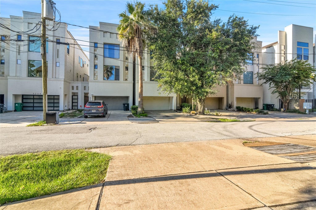 Photo of 5213 Lillian Street, Houston, TX 77007 (MLS # 43353209)