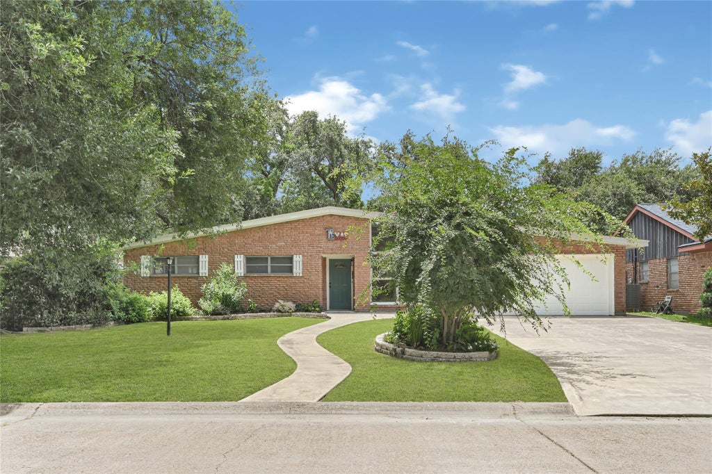 Photo of 1913 18th Avenue N, Texas City, TX 77590 (MLS # 14983824)