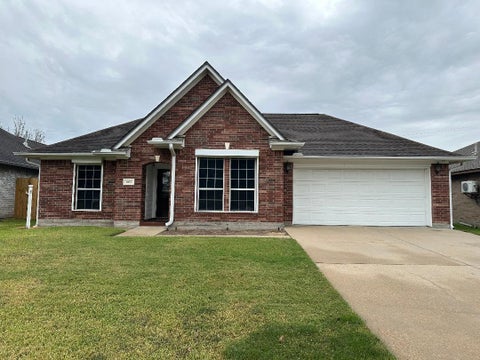 Photo of 603 Manor Drive, Angleton, TX 77515 (MLS # 49786992)