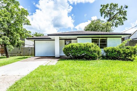 Homes For Sale - 1409 20th Street<br/> Huntsville, TX 77340