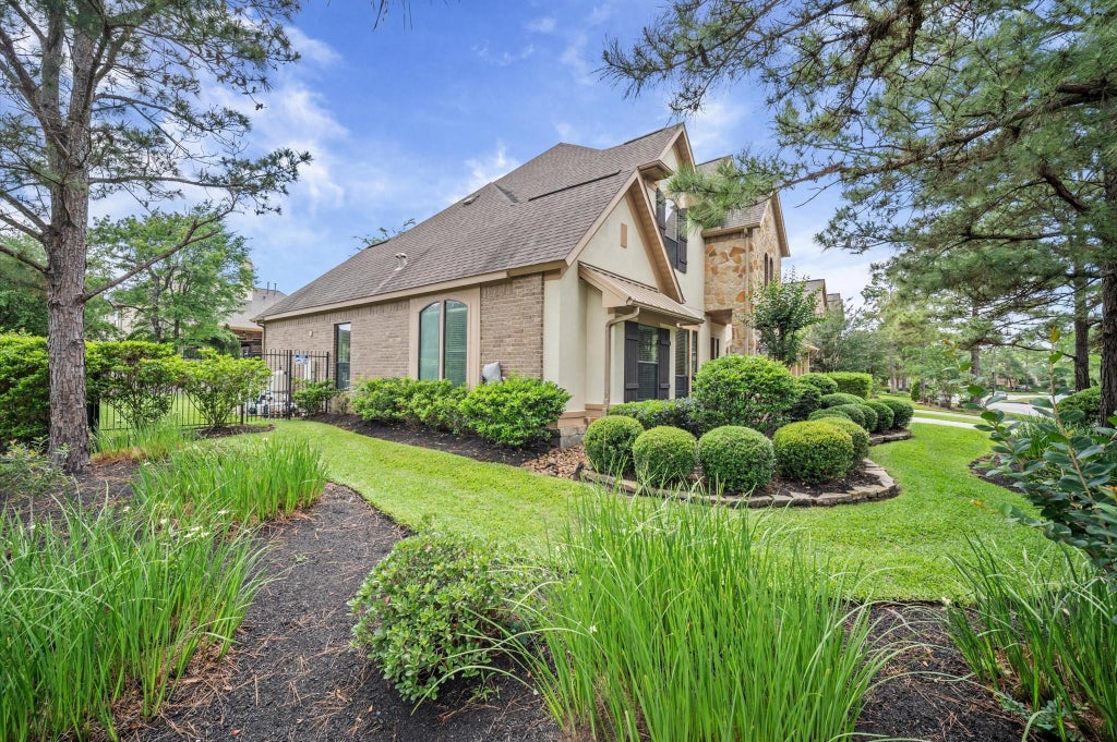 Photo of 241 W Tupelo Green Circle, Spring, TX 77389 (MLS # 93667136)