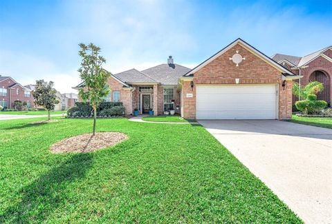 Photo of 12102 Auburn Shores Court, Pearland, TX 77584 (MLS # 83208203)
