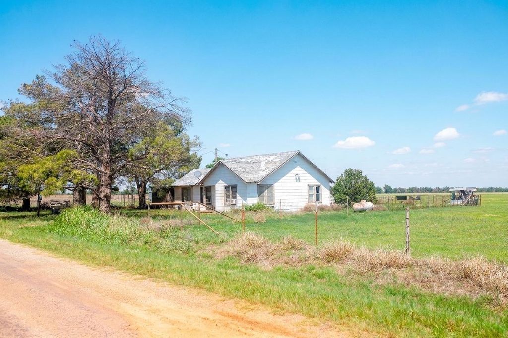 Photo of 17438 County Road 105 N, Vernon, TX 76384 (MLS # 21479252)