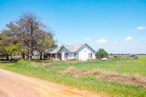 Photo of 17438 County Road 105 N, Vernon, TX 76384 (MLS # 21479252)