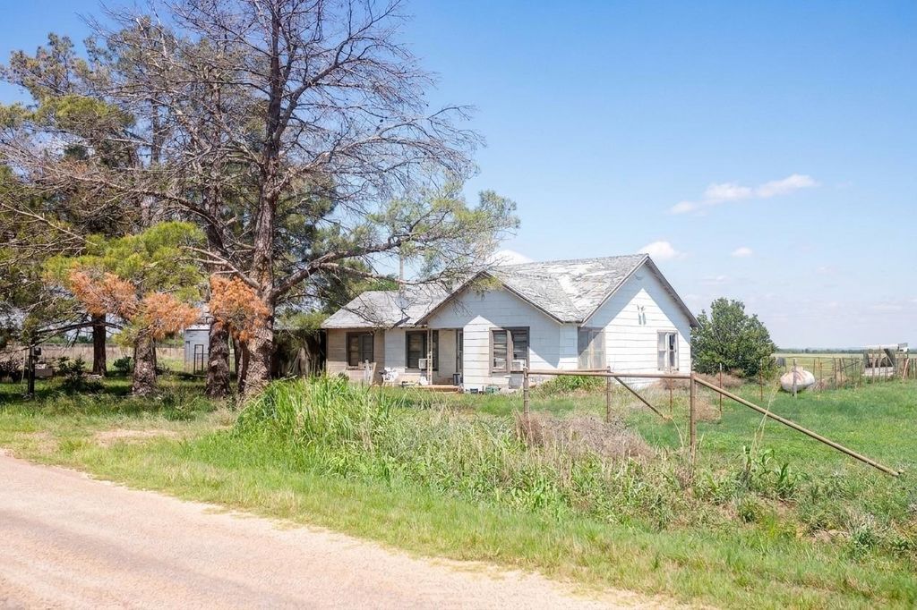 Photo of 17438 County Road 105 N, Vernon, TX 76384 (MLS # 21479252)