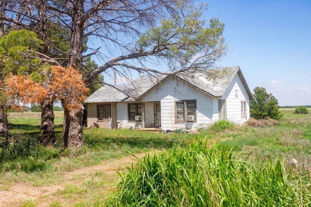 Photo of 17438 County Road 105 N, Vernon, TX 76384 (MLS # 21479252)