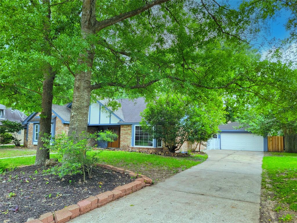 Photo of 2402 River Village Drive, Houston, TX 77339 (MLS # 97331418)