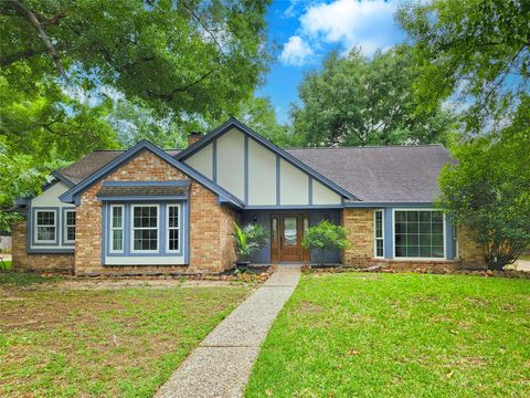 Photo of 2402 River Village Drive, Houston, TX 77339 (MLS # 97331418)