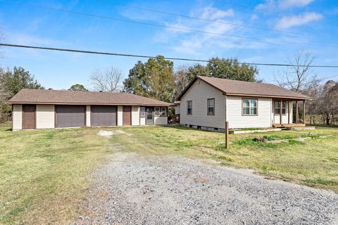 606 Avenue A Winnie TX 77665