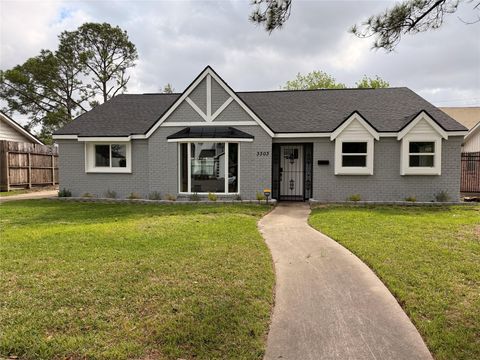 Photo of 3303 Freshmeadows Drive, Houston, TX 77063 (MLS # 67261896)