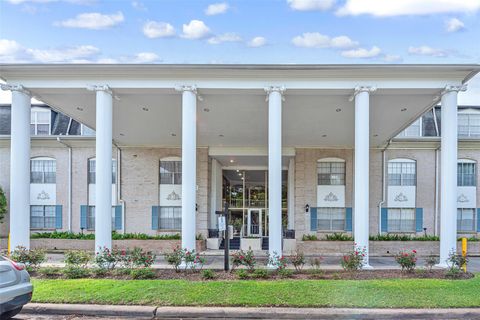 Photo of 2601 Bellefontaine Street #B309, Houston, TX 77025 (MLS # 38123036)