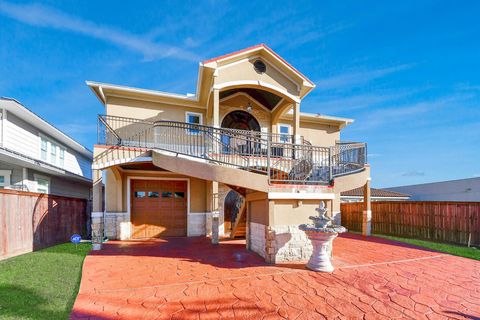 Photo of 615 29th Street, Dickinson, TX 77539 (MLS # 45819608)