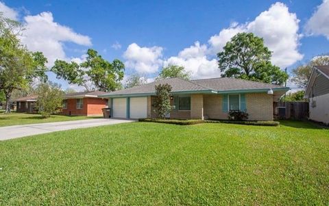 2709 Woodlawn Street Dickinson TX 77539