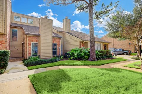 Photo of 902 Memorial Village Drive, Houston, TX 77024 (MLS # 61582383)
