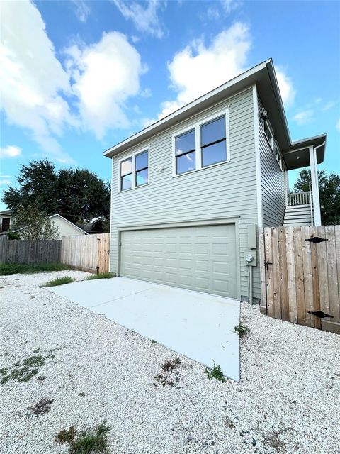 Photo of 435 Oxford Street #A, Houston, TX 77007 (MLS # 62844856)