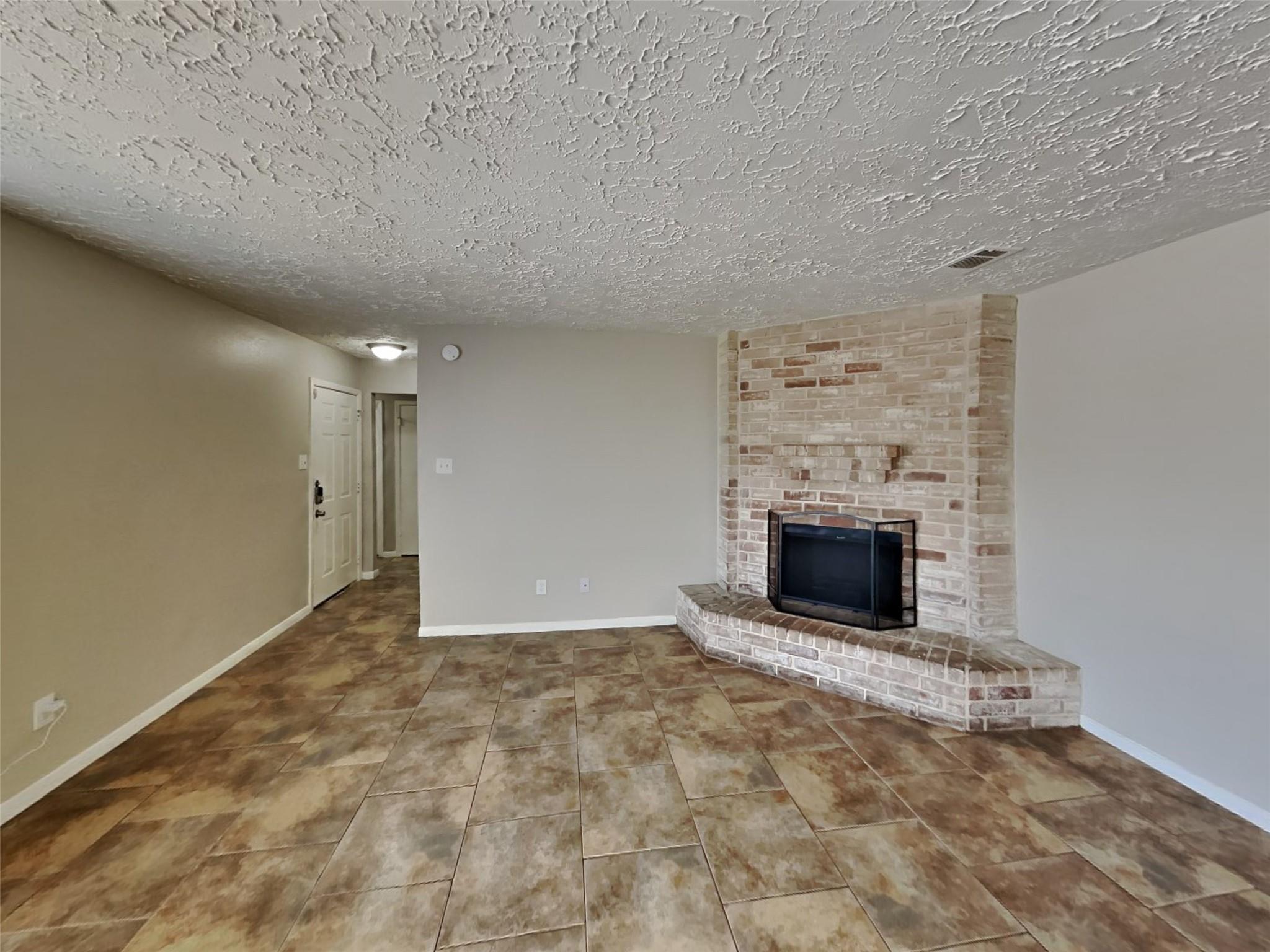 20211 Cottonglade Lane