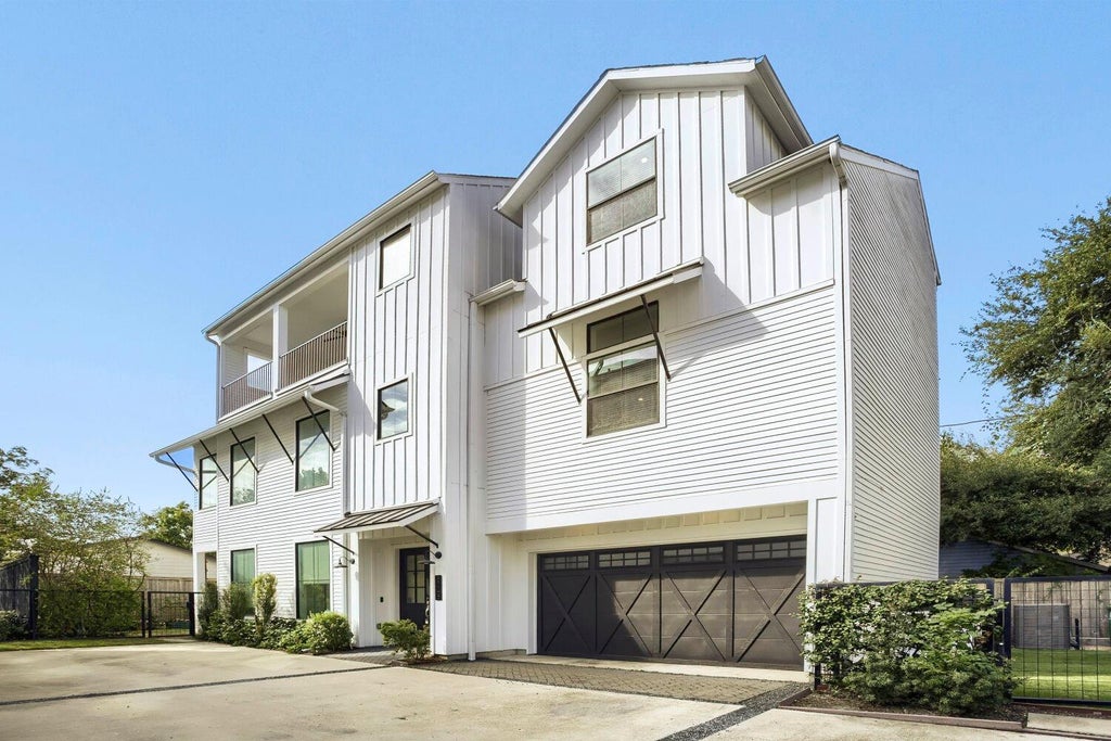 Photo of 504 W Cottage Street #B, Houston, TX 77009 (MLS # 80141086)