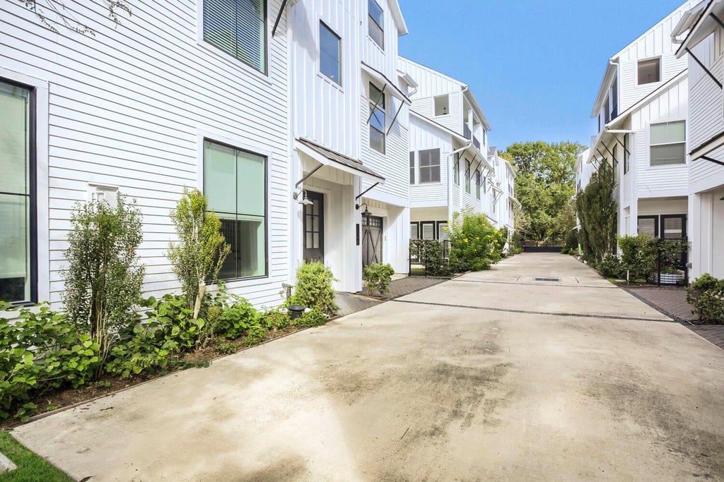 Photo of 504 W Cottage Street #B, Houston, TX 77009 (MLS # 80141086)