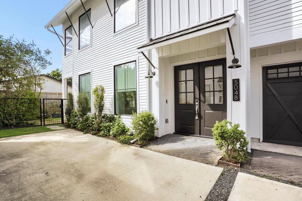 Photo of 504 W Cottage Street #B, Houston, TX 77009 (MLS # 80141086)
