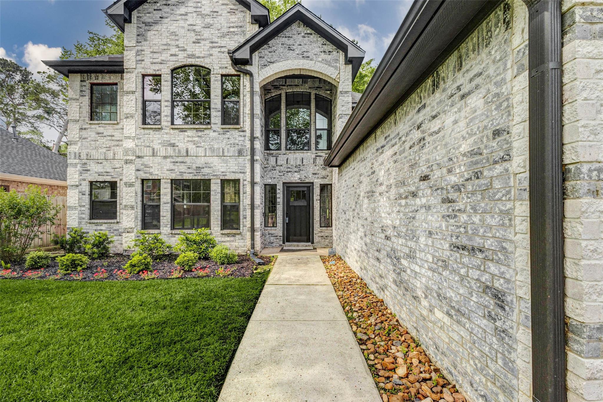13731 Fountainview Drive