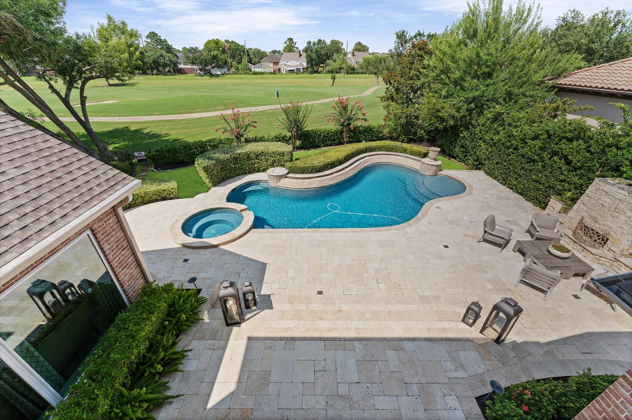 4 Ellicott Way