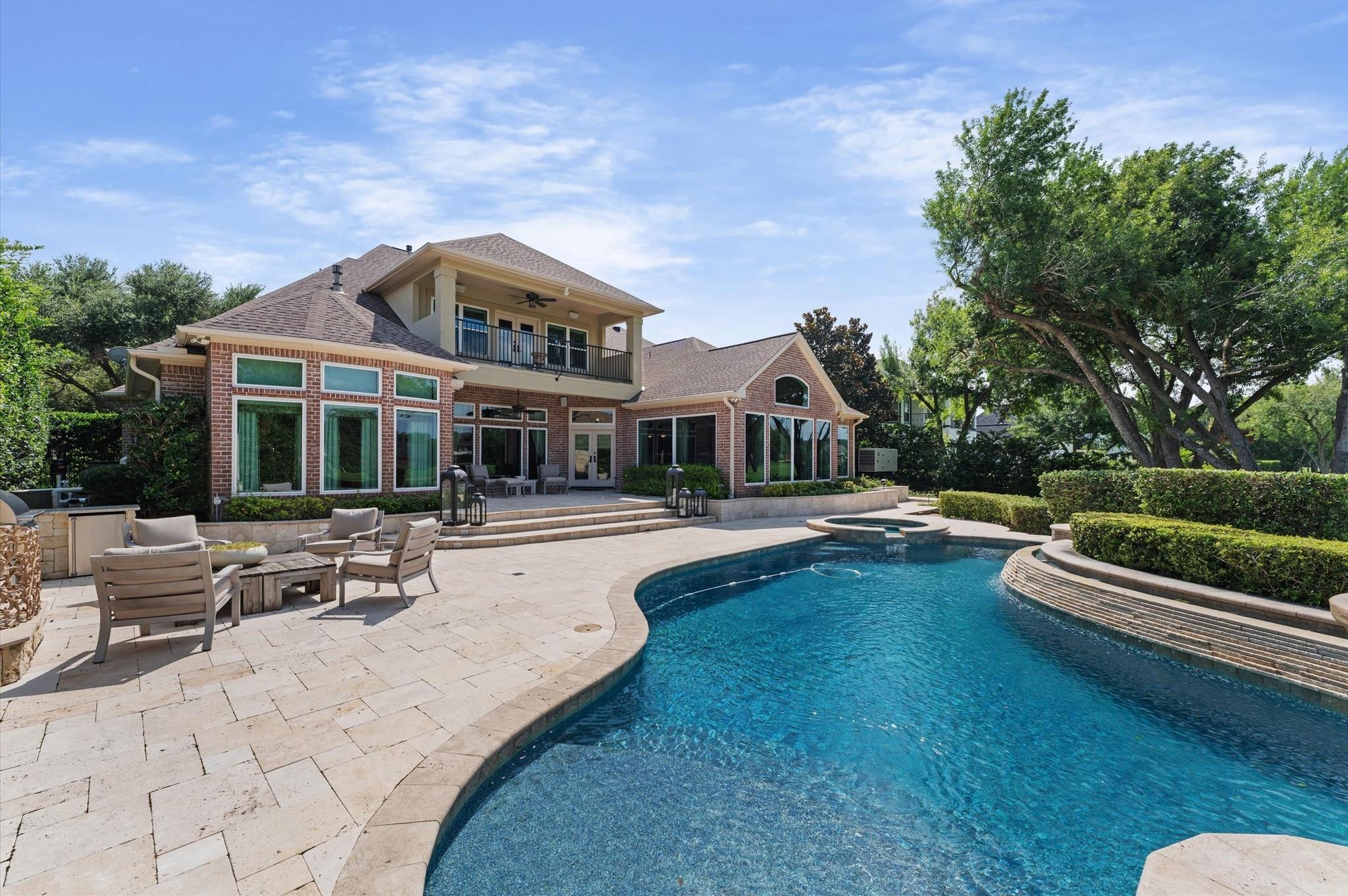 4 Ellicott Way