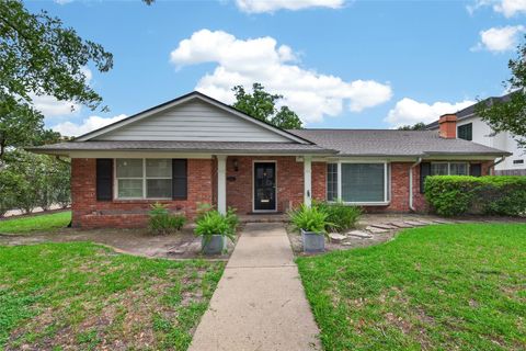 Photo of 5643 Piping Rock Lane, Houston, TX 77056 (MLS # 97689319)