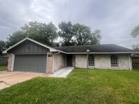 Photo of 13730 Fernhill Drive, Hurst, TX 77498 (MLS # 23332861)