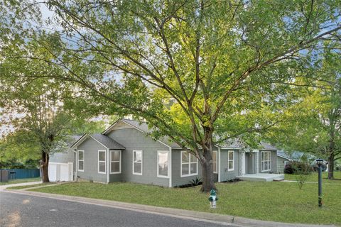 Photo of 1930 Avenue P, Huntsville, TX 77340 (MLS # 21937509)