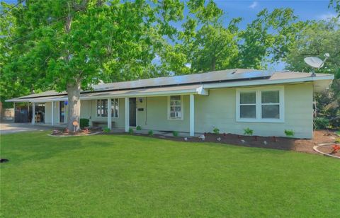 Photo of 300 N Market Street, Louise, TX 77455 (MLS # 17593815)