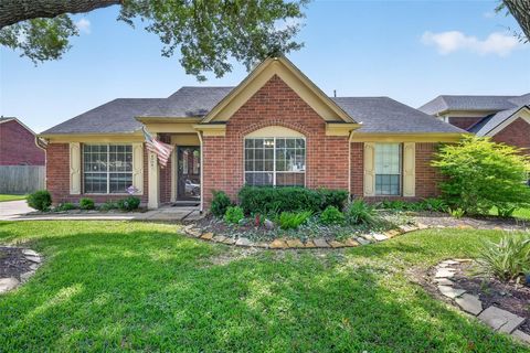 Photo of 4004 S Dogwood Drive DR, Pearland, TX 77584 (MLS # 12769600)