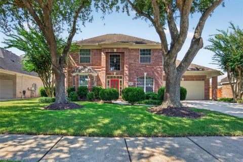 Homes For Sale - 410 Seaborough Lane<br/> League City, TX 77573