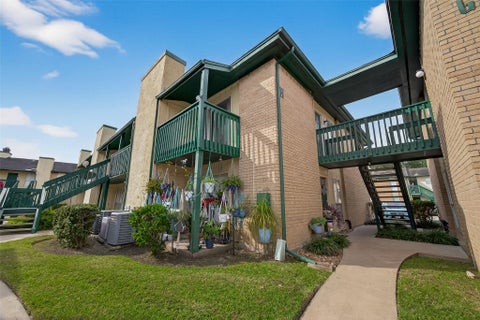 Photo of 1516 Bay Area Boulevard #H10, Houston, TX 77058 (MLS # 16962127)